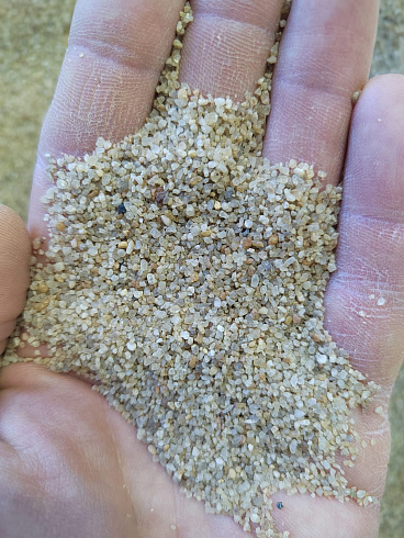 Кварцевый песок для площадок фр. 0,6-1,2 мм.  купить в Улан-Уде фото Камень Клуб