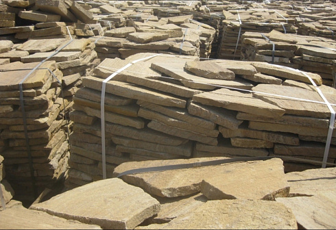 Kamenclub.ru: Песчаник пластушка желтый с рисунком (3 см)  купить в Улан-Уде песчаник желтый с рисунком, рыжий, желтый песчаник пластушка ландшафтная рваная 8 500 руб/м3   фото КАМЕНЬ КЛУБ