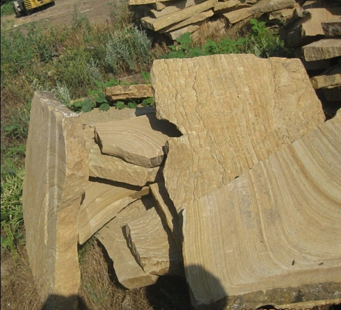 Kamenclub.ru: Форматный камень (плаха) пошаговая дорожка от 70-150 см (4 -12 см)  купить в Улан-Уде плитняк  форматный плаха желтый песчаник 9 000 руб/т   фото КАМЕНЬ КЛУБ