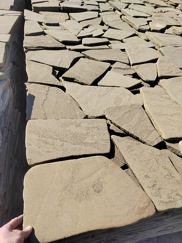 Kamenclub.ru: Песчаник галтованный для облицовки (фр. 2-5 см)  купить в Улан-Уде песчник рыжий желтый серый песчаник окатанный речной 6 000 руб/т   фото КАМЕНЬ КЛУБ