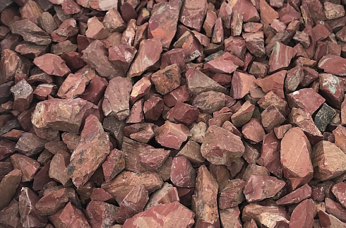 Kamenclub.ru: Щебень крошка красный (ЯШМА) фр. 5-10 мм.  купить в Улан-Уде крошка каменная яшмы красный, бордовый, темно-красный декоративная крошка ландшафтная каменная яшмоидная 8500 руб/т   фото КАМЕНЬ КЛУБ
