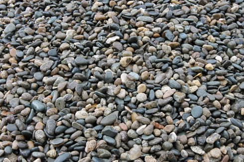 Kamenclub.ru: Галька речная окат (серая) фр.40-60 мм купить  в Улан-Уде галька речная серый бежевый рыжий коричневый округлый речной камень 5000 руб/т   фото КАМЕНЬ КЛУБ