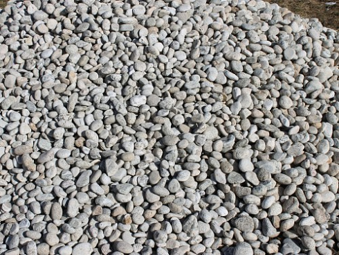 Kamenclub.ru: Галька речная окат (серо-белая) фр. 70-120 мм купить  в Улан-Уде галька галечник бело-серая, серо-белая, серая, белая речная природная галька  8000 руб/т   фото КАМЕНЬ КЛУБ