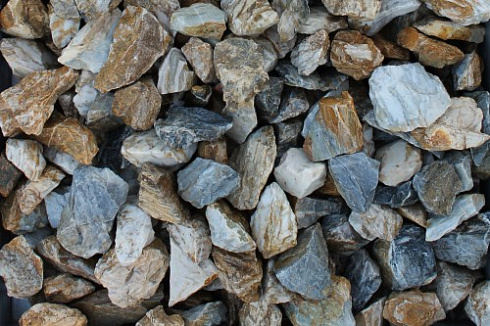 Kamenclub.ru: Мраморная крошка (щебень крошка медовый) фр. 20-40 мм.  купить в Улан-Уде мрамор бежевый рыжий желтый ландшафтная мраморная крошка 12000 руб/т   фото КАМЕНЬ КЛУБ