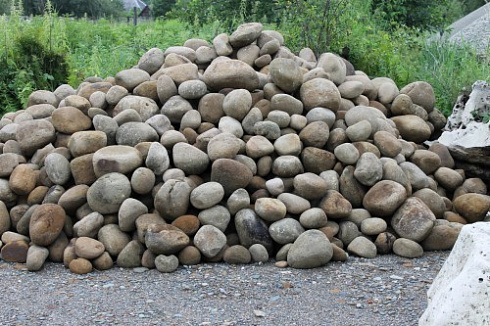 Kamenclub.ru: Песчаник ядра, фр. 100-300 мм  купить в Улан-Уде песчаник бежевый серый рыжий речная галька 5 000 руб/т   фото КАМЕНЬ КЛУБ