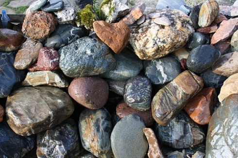 Kamenclub.ru: Ландшафтные валунчики фр.100-500 мм.  купить в Улан-Уде крупный природный камень серый, темно-серый, светло-серый речной валун крупный 4800 руб/т   фото КАМЕНЬ КЛУБ