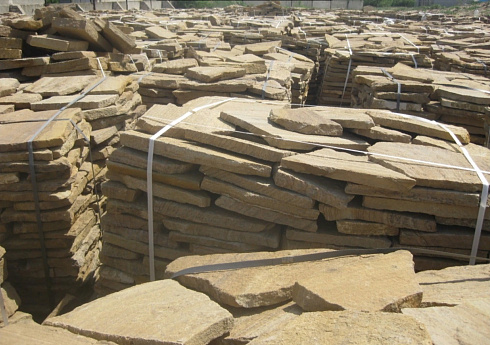 Kamenclub.ru: Песчаник пластушка желтый с рисунком (3 см)  купить в Улан-Уде песчаник желтый с рисунком, рыжий, желтый песчаник пластушка ландшафтная рваная 8 500 руб/м3   фото КАМЕНЬ КЛУБ