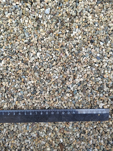 Kamenclub.ru: Галька речная окат (серая) фр.3-5 мм купить  в Улан-Уде галька речная серая бежевый темно-серый окатанный речной камень округлый 9500 руб/т   фото КАМЕНЬ КЛУБ