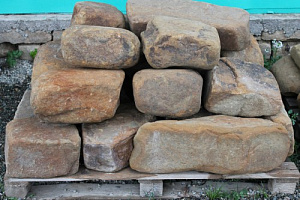 Kamenclub.ru: Песчаник для строительства и кладки (фр. 200-400 мм)  купить в Улан-Уде песчаник бежевый серый рыжий желтый блоки для строительства из песчаника 6500 руб/т   фото КАМЕНЬ КЛУБ