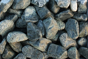 Kamenclub.ru: Щебень галтованный зеленый (змеевик) фр. 50-100 мм.  купить в Улан-Уде галтовка мраморная зеленый, салатовый мрамор 12 500 руб/т   фото КАМЕНЬ КЛУБ