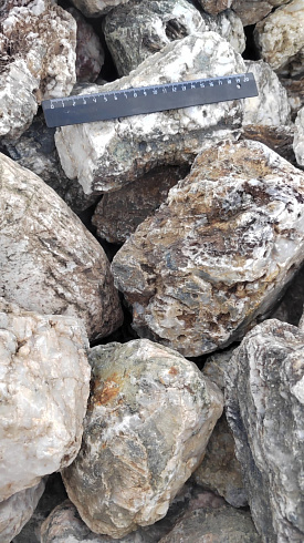 Kamenclub.ru: Кварцевый валунчик фр.100-300 мм.  купить в Улан-Уде кварц белый, бежевый молочный рыжий крупный природный камень галечник 7850 руб/т   фото КАМЕНЬ КЛУБ