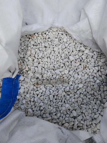 Kamenclub.ru: Мраморная крошка, щебень, цвет-белый, фр. 10-20 мм.  купить в Улан-Уде мрамор белый, молочный айвори каменная ландшафтная декоративная крошка шебня 12000 руб/т   фото КАМЕНЬ КЛУБ