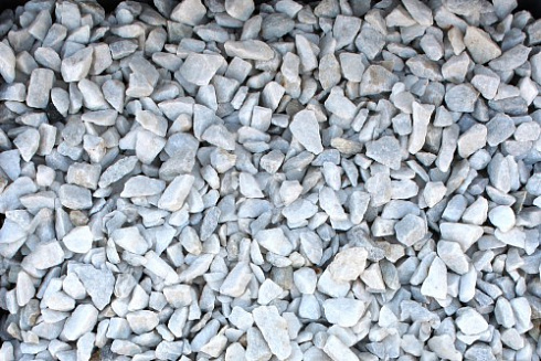 Kamenclub.ru: Мраморная крошка, щебень, цвет-белый, фр. 3-5 мм.  купить в Улан-Уде мрамор белый молочный бежевый мрамор колотый 11500 руб/т   фото КАМЕНЬ КЛУБ