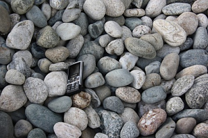 Kamenclub.ru: Галька речная окат (ассорти) фр. 50-100 мм. купить  в Улан-Уде галька природная округлая серая белая черная серая коричневая синяя галька речная окатанная округлая 6200 руб/т   фото КАМЕНЬ КЛУБ