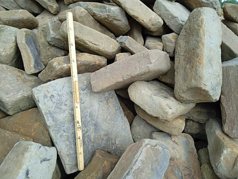 Kamenclub.ru: Песчаник для мощения дорожек, площадок, парковок ( фр 5-10 см)  купить в Улан-Уде песчаник  серый желтый коричневый рыжий песчаник оголтованный окатанный 6500 руб/т   фото КАМЕНЬ КЛУБ