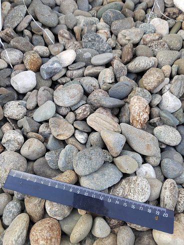 Kamenclub.ru: Галька речная окат (пестрая) фр. 20-40 мм. купить  в Улан-Уде галька речная пестрая, серая, серые оттенки галька речная окатанная округлая 5000 руб/т   фото КАМЕНЬ КЛУБ