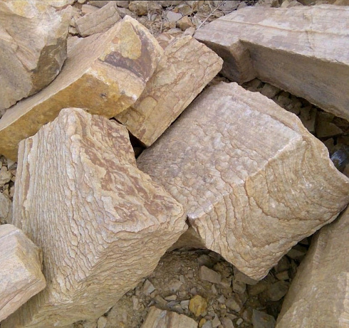 Kamenclub.ru: Песчаник пластушка желтый с рисунком (7-15 см)  купить в Улан-Уде плитняк - пластушка - бут желтый песчаник 10200 руб/м3   фото КАМЕНЬ КЛУБ