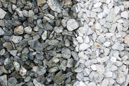 Kamenclub.ru: Щебень крошка зеленый (змеевик) фр. 20-40 мм.  купить в Улан-Уде мрамор зеленый, салатовый ландшафтная мраморная крошка 8500 руб/т   фото КАМЕНЬ КЛУБ