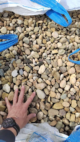 Kamenclub.ru: Галька речная окат рыжая фр. 20-40 мм. купить  в Улан-Уде галька речная окатанная рыжая желтая серая округлая речная галька 5000 руб/т   фото КАМЕНЬ КЛУБ