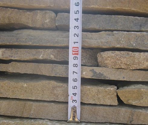 Kamenclub.ru: Песчаник пластушка желтый с разводом под дерево (2 см)  купить в Улан-Уде плитняк желтый с разводами, желтый, рыжий, серый песчаник пластушка рваная ландшафтная 11 000 руб/м3   фото КАМЕНЬ КЛУБ