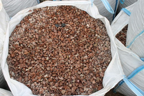 Kamenclub.ru: Мраморная крошка (щебень крошка розовый) фр. 10-20 мм.  купить в Улан-Уде мрамор розовый, красный каменная декоративная крошка ландшафтная 11000 руб/т   фото КАМЕНЬ КЛУБ