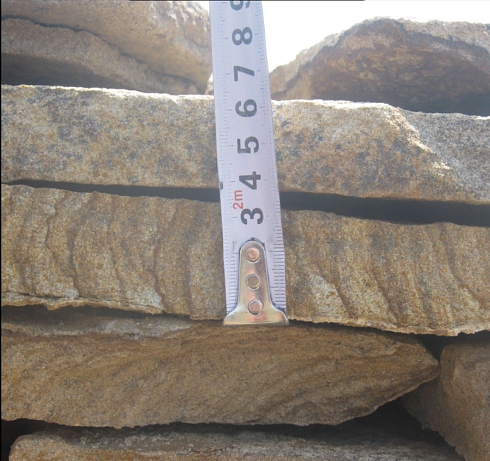 Kamenclub.ru: Песчаник пластушка желтый с рисунком (3 см)  купить в Улан-Уде песчаник желтый с рисунком, рыжий, желтый песчаник пластушка ландшафтная рваная 8 500 руб/м3   фото КАМЕНЬ КЛУБ