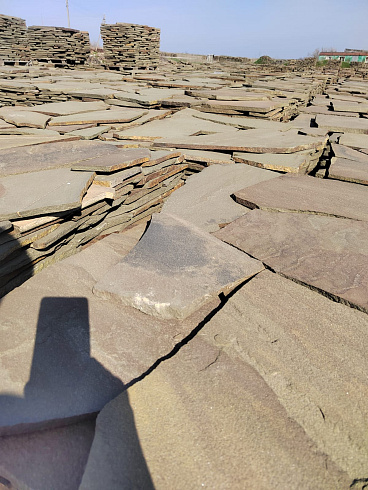 Kamenclub.ru: Песчаник пластушка серо-зеленый (3,0 см)  купить в Улан-Уде песчаник серо-зеленый, серый, зеленый песчаник пластушка колотый рваный ландшафтный 10200 руб/м3   фото КАМЕНЬ КЛУБ