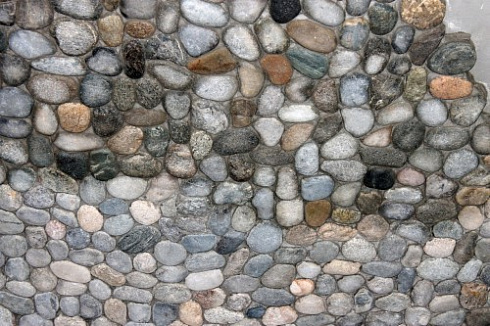 Kamenclub.ru: Галька речная плоская (ассорти) фр. 70-150 мм. купить  в Улан-Уде галька галечник серый белый темно-серый синий светло-серый плоская природная галька  9000 руб/т   фото КАМЕНЬ КЛУБ