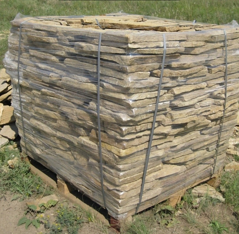 Kamenclub.ru: Песчаник пластушка желтый с рисунком (3 см)  купить в Улан-Уде песчаник желтый с рисунком, рыжий, желтый песчаник пластушка ландшафтная рваная 8 500 руб/м3   фото КАМЕНЬ КЛУБ