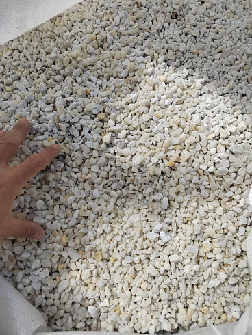 Kamenclub.ru: Мраморная крошка, щебень, цвет-белый, фр. 5-10 мм.  купить в Улан-Уде мрамор белый, айвори, молочный мраморная каменная крошка ландшафтная 12000 руб/т   фото КАМЕНЬ КЛУБ