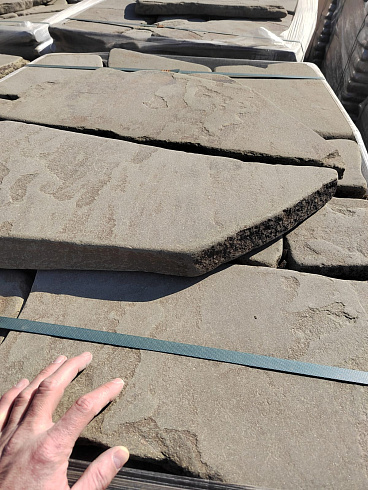 Kamenclub.ru: Песчаник пластушка галтованная серо-зеленая (3,0 см)  купить в Улан-Уде песчаник серо-зеленый песчаник 18000 руб/м3   фото КАМЕНЬ КЛУБ