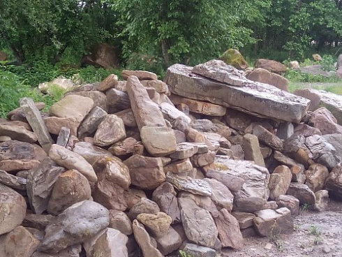 Kamenclub.ru: Песчаник декоративный ландшафтный (фр. 300-500 мм)  купить в Улан-Уде песчаник желтый рыжий серый зеленый валун речной окатанный природный песчаника 4 500 руб/т   фото КАМЕНЬ КЛУБ