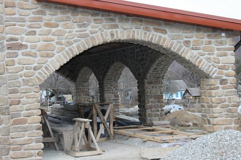 Kamenclub.ru: Песчаник для строительства и кладки блочный (фр 100-200 мм)  купить в Улан-Уде песчаник бежевый серый рыжий валун мелкий для строительства песчаник 6500 руб/т   фото КАМЕНЬ КЛУБ