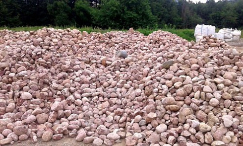 Kamenclub.ru: Розовый валунчик фр.100-300 мм.  купить в Улан-Уде крупный природный камень розовый, серый молочный красный речной галечник природный 7850 руб/т   фото КАМЕНЬ КЛУБ