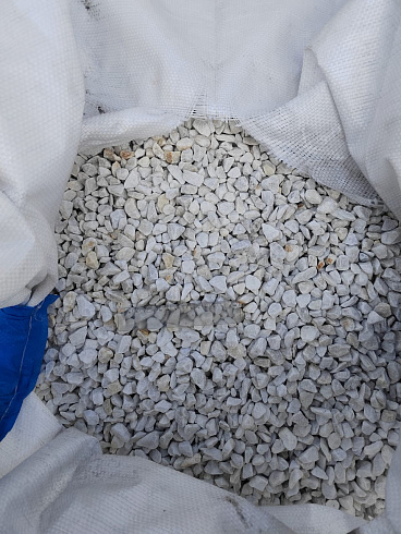 Kamenclub.ru: Мраморная крошка, щебень, цвет-белый, фр. 10-20 мм.  купить в Улан-Уде мрамор белый, молочный айвори каменная ландшафтная декоративная крошка шебня 12000 руб/т   фото КАМЕНЬ КЛУБ