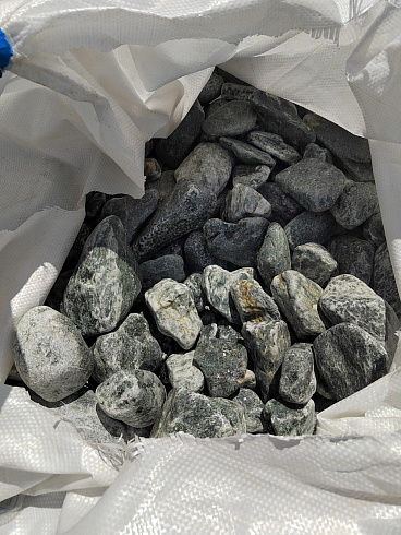 фото Галтованный жадеит (фр. 70-100 мм)  купить в Улан-Уде в интернет-портале КАМЕНЬ КЛУБ