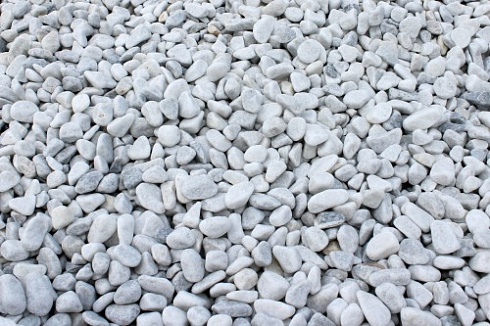 Kamenclub.ru: Щебень галтованный белый (мрамор) фр.5-10 мм.  купить в Улан-Уде мрамор белый, айвори, молочный каменная мраморная декоративная ландшафтная крошка 17000 руб/т   фото КАМЕНЬ КЛУБ