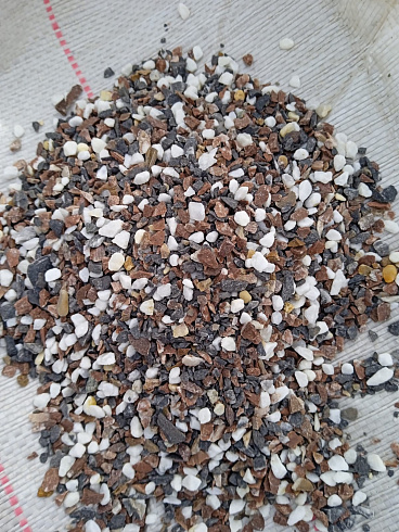 Kamenclub.ru: Мраморная крошка (щебень крошка микс : белый-черный-розовый) фр. 3-5 мм.  купить в Улан-Уде мрамор белый, черный, розовый, разноцветный мраморная каменная крошка декорвтивная 12000 руб/т   фото КАМЕНЬ КЛУБ