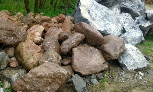 Kamenclub.ru: Конгломераты фр. 300-1000 мм.  купить в Улан-Уде кварц мрамор диабаз коричневый, серый зеленоватый речной валун крупный 6500 руб/т   фото КАМЕНЬ КЛУБ