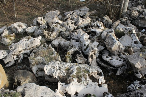 Kamenclub.ru: Выветренный известняк (степной) фр. 500-1500 мм.  купить в Улан-Уде    10000 руб/т   фото КАМЕНЬ КЛУБ