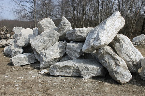 Kamenclub.ru: Мраморизированный известняк фр.500-1500 мм.  купить в Улан-Уде    10000 руб/т   фото КАМЕНЬ КЛУБ