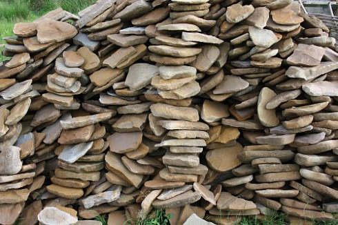 Kamenclub.ru: Песчаник колотый для облицовки (фр. 2-3 см)  купить в Улан-Уде песчаник бежевый серый рыжий песчаник строительный 5000 руб/т   фото КАМЕНЬ КЛУБ