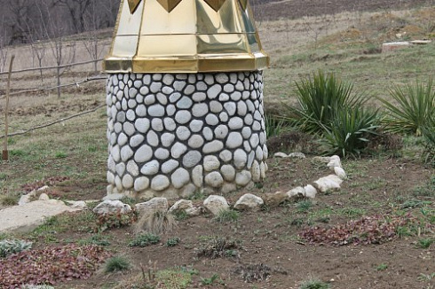 Kamenclub.ru: Галька речная плоская (бело-серая) фр. 100-200-300 мм. купить  в Улан-Уде галька речная плоская серый, белый, бело-серый, серо-белый речная галька плоская  9000 руб/т   фото КАМЕНЬ КЛУБ