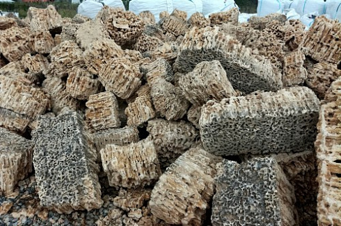 Kamenclub.ru: Крымский природный меотис фр. 100-500 мм.  купить в Улан-Уде меотис бежевый рыжий молочный желтый ракушечник 4 500 руб/т   фото КАМЕНЬ КЛУБ