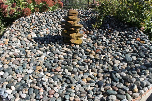 Kamenclub.ru: Галька окат (цветная картошка) фр. 50-100 мм. купить  в Улан-Уде галька природная окатанная серый белый цветной синий темно-серый коричневый округлый галечник окатанный 6800 руб/т   фото КАМЕНЬ КЛУБ