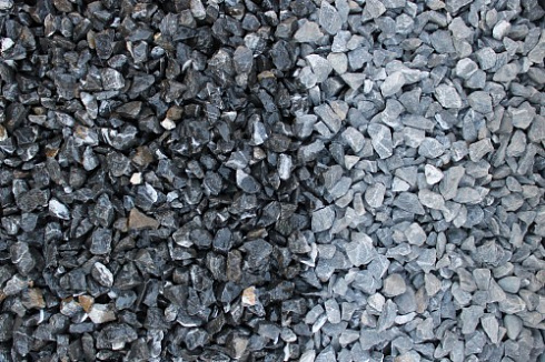 Kamenclub.ru: Щебень крошка черный (мрамор) фр. 10-20 мм.  купить в Улан-Уде мрамор черный с белыми прожилками, черный, белый каменная ландшафтная декоративная крошка щебня 11000 руб/т   фото КАМЕНЬ КЛУБ