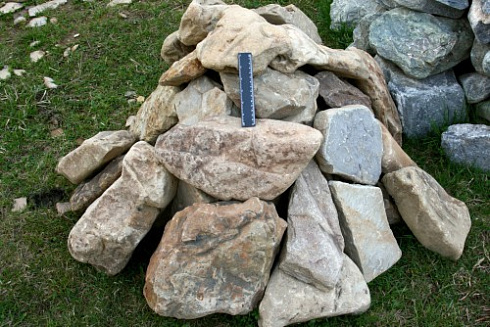 Kamenclub.ru: Песчаник декоративный ландшафтный (фр. 300-500 мм)  купить в Улан-Уде песчаник желтый рыжий серый зеленый валун речной окатанный природный песчаника 4 500 руб/т   фото КАМЕНЬ КЛУБ