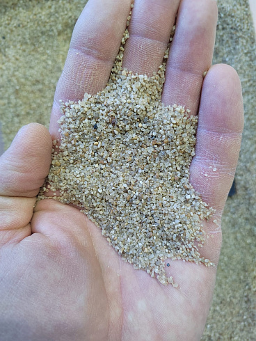 Кварцевый песок для площадок фр. 0,6-1,2 мм.  купить в Улан-Уде фото Камень Клуб