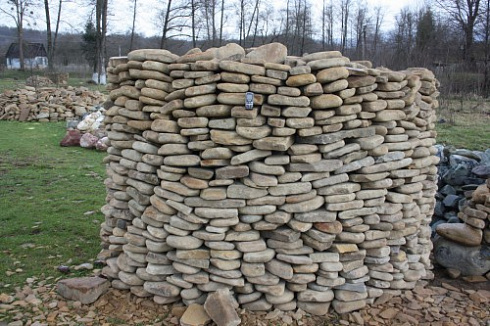 Kamenclub.ru: Песчаник для мощения дорожек, площадок, парковок ( фр 5-10 см)  купить в Улан-Уде песчаник  серый желтый коричневый рыжий песчаник оголтованный окатанный 6500 руб/т   фото КАМЕНЬ КЛУБ