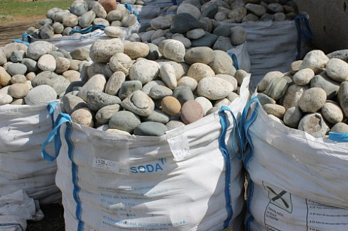 Kamenclub.ru: Речной валун (Ассорти) фр.100-300 мм.  купить в Улан-Уде галечник серый, темно-серый, светло-серый речная галька крупных размеров 4200 руб/т   фото КАМЕНЬ КЛУБ